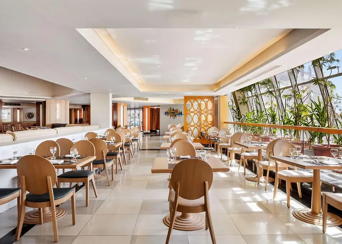 אתר נופש Doubletree By Hilton Sheikh Bay