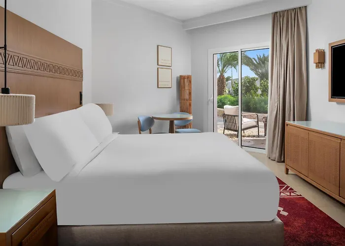 אתר נופש Doubletree By Hilton Sheikh Bay שארם א-שייח