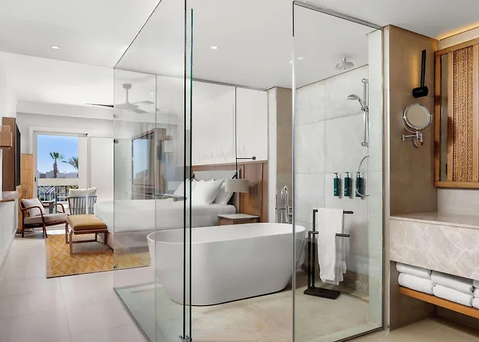 منتجع Doubletree By Hilton Sheikh Bay شرم الشيخ